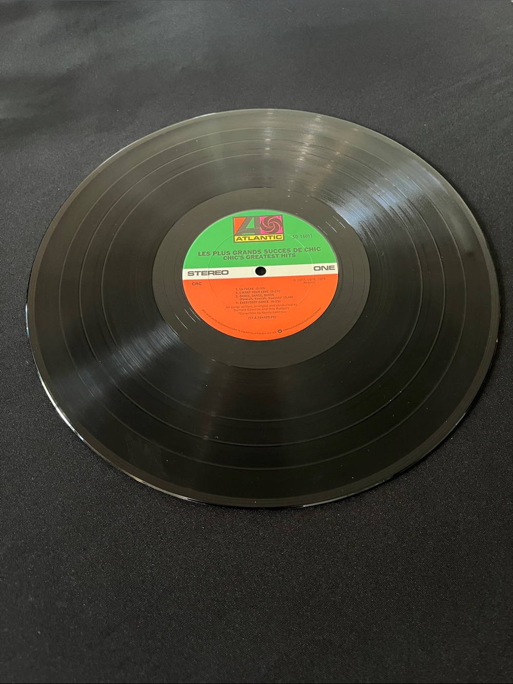 Chic – "Les Plus Grands Succes De Chic (Chic's Greatest Hits)" Vinyl Record - Picture 5 of 6